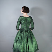 Load image into Gallery viewer, 50s SHIMMERING METALLIC EMERALD GREEN MELBRAY FULL SKIRTED PARTY DRESS - S
