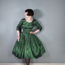 Load image into Gallery viewer, 50s SHIMMERING METALLIC EMERALD GREEN MELBRAY FULL SKIRTED PARTY DRESS - S