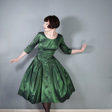 Load image into Gallery viewer, 50s SHIMMERING METALLIC EMERALD GREEN MELBRAY FULL SKIRTED PARTY DRESS - S