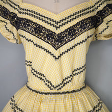 Load image into Gallery viewer, 50s YELLOW GINGHAM AND BLACK LACE FULL SKIRTED PATIO DRESS S-M