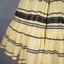 Load image into Gallery viewer, 50s YELLOW GINGHAM AND BLACK LACE FULL SKIRTED PATIO DRESS S-M