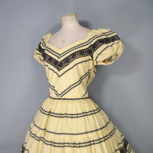 Load image into Gallery viewer, 50s YELLOW GINGHAM AND BLACK LACE FULL SKIRTED PATIO DRESS S-M
