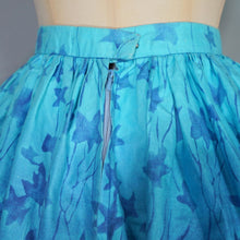 Load image into Gallery viewer, 50s FANTASTIC BLUE COTTON FULL SKIRT WITH PIK ROSE BORDER PRINT - 25.5"