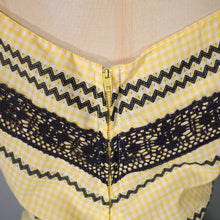 Load image into Gallery viewer, 50s YELLOW GINGHAM AND BLACK LACE FULL SKIRTED PATIO DRESS S-M