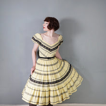 Load image into Gallery viewer, 50s YELLOW GINGHAM AND BLACK LACE FULL SKIRTED PATIO DRESS S-M