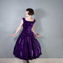 Load image into Gallery viewer, 40s 50s BEAUTIFUL PURPLE SILK VELVET PARTY DRESS WITH SPARKLY BOW - S