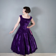 Load image into Gallery viewer, 40s 50s BEAUTIFUL PURPLE SILK VELVET PARTY DRESS WITH SPARKLY BOW - S