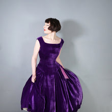 Load image into Gallery viewer, 40s 50s BEAUTIFUL PURPLE SILK VELVET PARTY DRESS WITH SPARKLY BOW - S