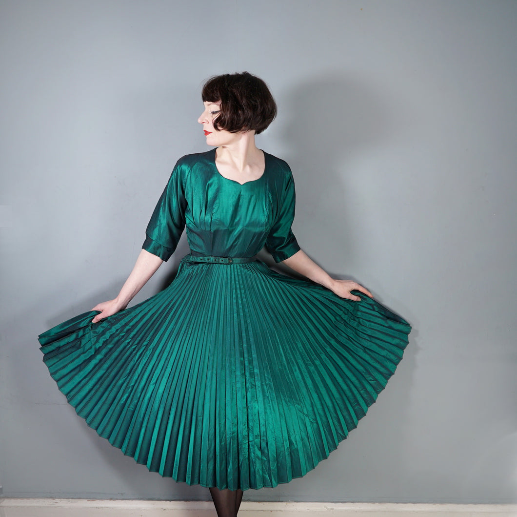 50s RODNEY DARK GREEN METALLIC TAFFETA PLEATED FULL SKIRT DRESS WITH BELT - XS-S