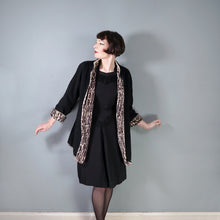 Load image into Gallery viewer, 50s REVERSIBLE LEOPARD PRINT AND BLACK SWING COAT - M