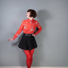 Load image into Gallery viewer, 70s ST CLAIR PARIS ART DECO LADY SPECTATOR NOVELTY PRINT SHIRT - S-M