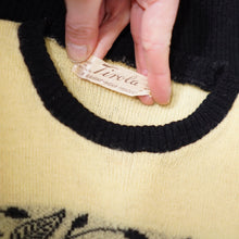 Load image into Gallery viewer, 50s &quot;TIROLA&quot; YELLOW AND BLACK CROPPED FINE WOOL JUMPER WITH LEAF BORDER PATTERN - S