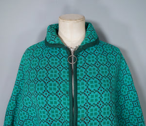 70s SHORT WELSH WOOLLENS GREEN VIVIDLY PATTERNED TAPESTRY WOOL CAPE - S-M