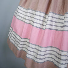 Load image into Gallery viewer, HOLYROOD 50s CHOCOLATE BROWN AND PINK STRIPE FULL SKIRTED SUN DRESS WITH BELT - XS-S