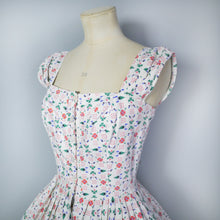Load image into Gallery viewer, 50s PRINTED WHITE COTTON FULL SKIRTED SUN DRESS - XS-S
