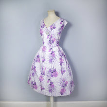 Load image into Gallery viewer, STEMMED PINK AND PURPLE ROSE PRINT HANDMAEDE 50s COTTON SUMMER DRESS - L / VOLUP