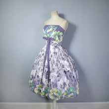 Load image into Gallery viewer, 50s GREY WHITE AND GREEN STRAPPY FLORAL BORDER PRINT SUN DRESS WITH SHAWL - XS