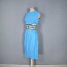 Load image into Gallery viewer, 50s 60s PECK AND PECK LIGHT BLUE WIGGLE DRESS WITH FLORAL WAIST - S
