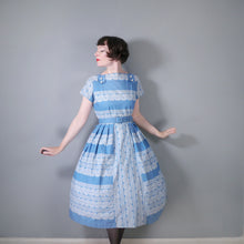 Load image into Gallery viewer, 50s BLUE WHITE PRINTED COTTON DRESS WITH BALL BUTTONS - M-L