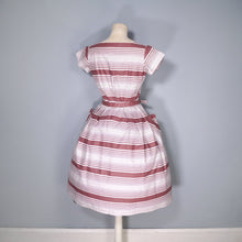 Load image into Gallery viewer, 50s BROWN AND CREAM CHEVRON STRIPE COTTON DAY DRESS WITH FULL SKIRT AND POCKETS - S