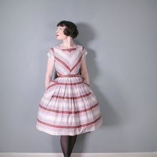 Load image into Gallery viewer, 50s BROWN AND CREAM CHEVRON STRIPE COTTON DAY DRESS WITH FULL SKIRT AND POCKETS - S