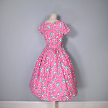 Load image into Gallery viewer, 50s GREEN AND PINK LAVISH ROSE PRINT COTTON FULL SKIRTED DRESS WITH BELT - S