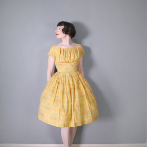 PASTEL YELLOW-ORANGE 50s 60s FLORAL DRESS WISH GATHERED SHELF BUST AND FULL SKIRT - XS