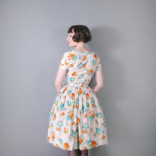 Load image into Gallery viewer, SUMMERY FLORAL 50s DRESS WITH FULL SKIRT AND HUGE POCKETS - S