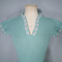 Load image into Gallery viewer, APPLE GREEN HANDKNITTED 50s CROPPED WOOL JUMPER WITH FLORAL PATTERN - S