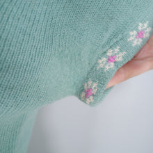 Load image into Gallery viewer, APPLE GREEN HANDKNITTED 50s CROPPED WOOL JUMPER WITH FLORAL PATTERN - S
