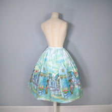 Load image into Gallery viewer, 50s GREEN NOVELTY BORDER PRINT ALPINE CITYSCAPE SKIRT - 32&quot; / Volup