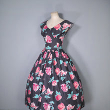 Load image into Gallery viewer, 50s DARK FLORAL FULL SKIRTED DRESS WITH PINK AND RED ROSE PRINT - XS-S