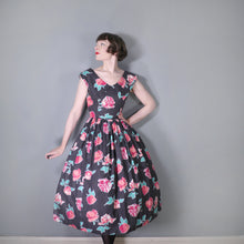 Load image into Gallery viewer, 50s DARK FLORAL FULL SKIRTED DRESS WITH PINK AND RED ROSE PRINT - XS-S