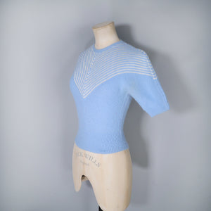 50s 60s LIGHT BLUE AND WHITE CHEVRON HANDKNITTED CROPPED JUMPER - XS