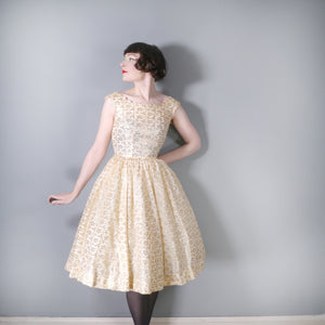 50s GOLD LACE OVERLAY CREAM FULL SKIRTED PARTY DRESS WITH SCALLOPED NECK - XS