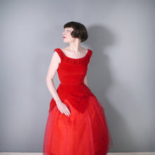 Load image into Gallery viewer, 50s SPECTACULAR RED NET AND VELVET PETAL PEPLUM FULL SKIRT PARTY DRESS - XS