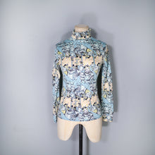 Load image into Gallery viewer, 70s NOVELTY TOULOUSE LAUTREC PRINT PASTEL BLUE ROLL NECK STRETCH TOP - S