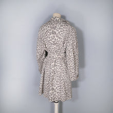 Load image into Gallery viewer, 70s LEOPARD ANIMAL PRINT COTTON BLEND TRENCH COAT / MAC - M / petite size