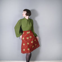 Load image into Gallery viewer, 70s does ART DECO NOVELTY RUST LADY PORTRAIT PATTERN KNIT SKIRT - M-L