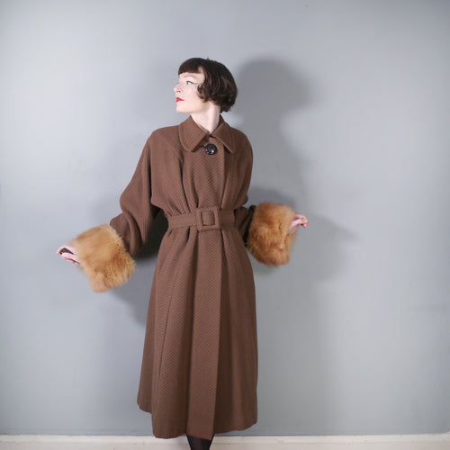 40s BROWN WOOL WINTER COAT WITH FUR CUFFS AND BELT - M-L