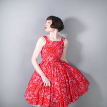 Load image into Gallery viewer, 50s DORIS DEB RED PAISLEY HANKERCHIEF PRINT CIRCLE SKIRT DAY DRESS - XS / PETITE