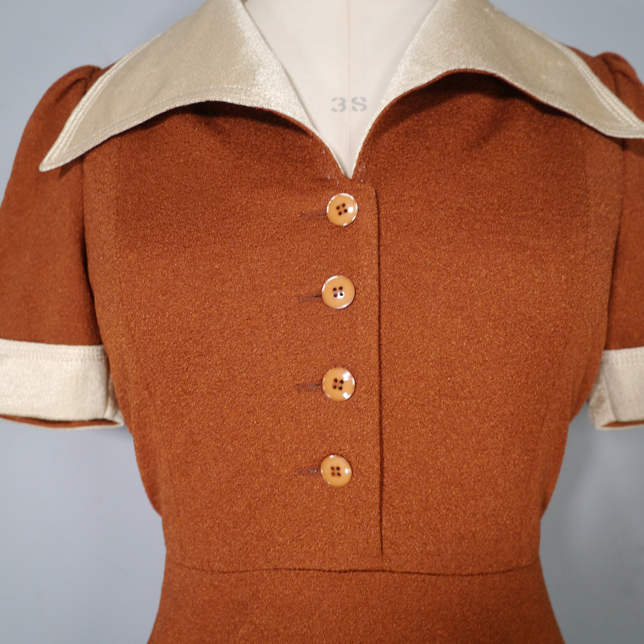 70s TWOTONE BRONZE AND CREAM COLLARED 70s MINI TEA DRESS - S Sartorial Matters 70s TWOTONE BRONZE AND CREAM COLLARED 70s MINI TEA DRESS - S Sartorial Matters