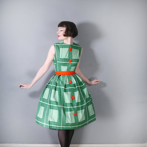 50s MADEMOISELLE GREEN PATTERN FULL SKIRT DRESS WITH BOLD RED BUTTONS - S