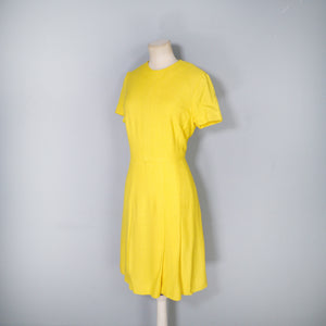 60s SLEEK BRIGHT YELLOW MOD SHIFT DRESS - M