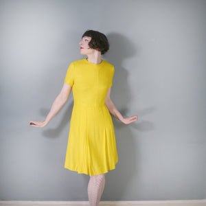 60s SLEEK BRIGHT YELLOW MOD SHIFT DRESS - M