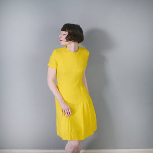 60s SLEEK BRIGHT YELLOW MOD SHIFT DRESS - M