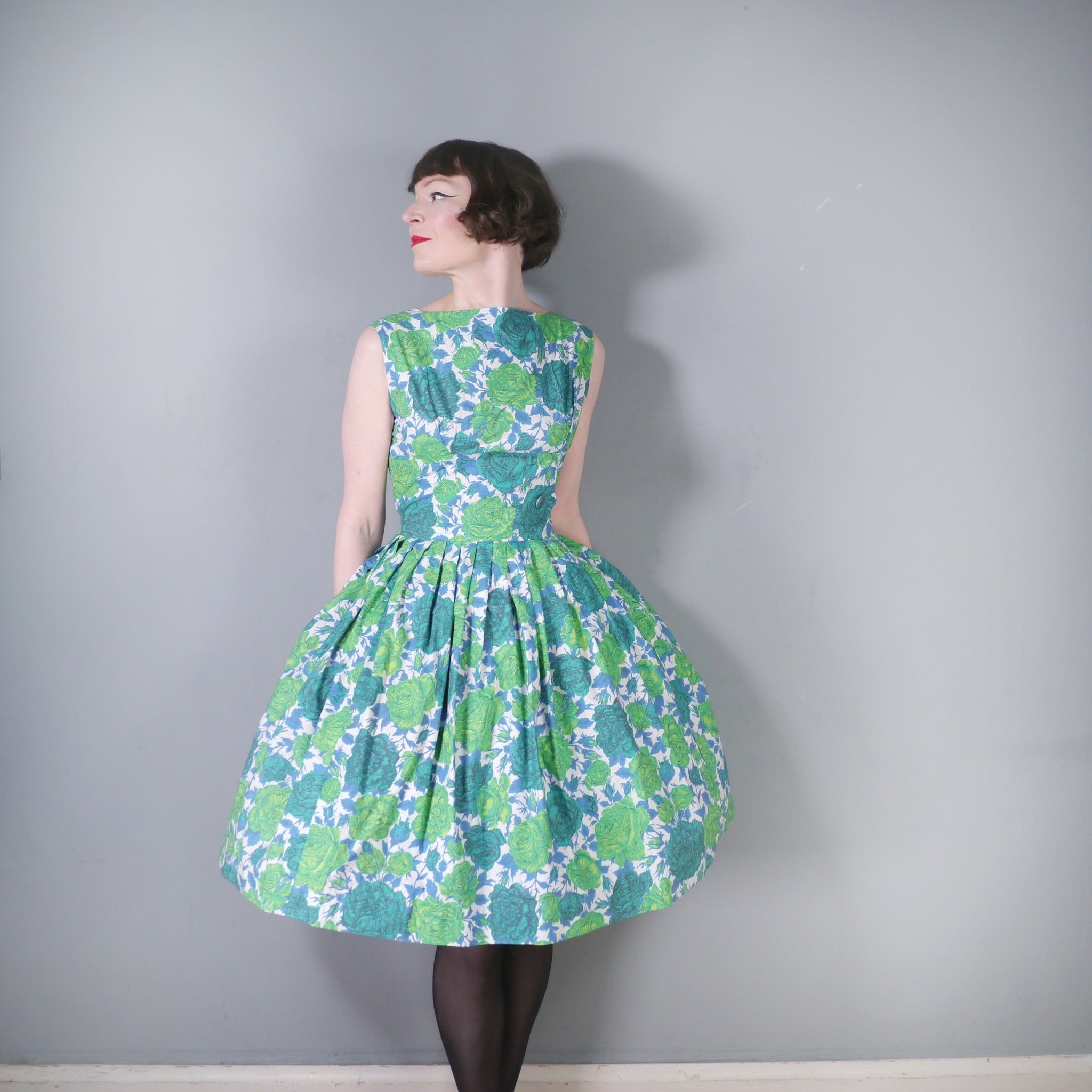 50s 60s VIVID GREEN LARGE FLORAL PRINT FULL SKIRTED COTTON DRESS - S-M Sartorial Matters 50s 60s VIVID GREEN LARGE FLORAL PRINT FULL SKIRTED COTTON DRESS - S-M Sartorial Matters