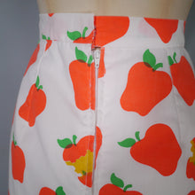 Load image into Gallery viewer, THE VESTED GENTRESS APPLE PRINT NOVELTY SHORT SKIRT - 27&quot;