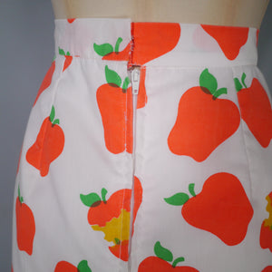 THE VESTED GENTRESS APPLE PRINT NOVELTY SHORT SKIRT - 27"