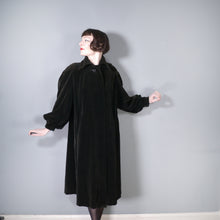 Load image into Gallery viewer, 40s 50s SHUBETTE BLACK FINE VELVETY CORD BALLOON SLEEVE COAT - M